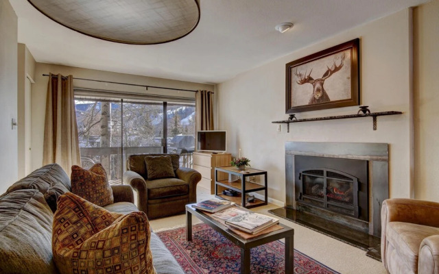 Spacious Condo - Walk to Shuttle