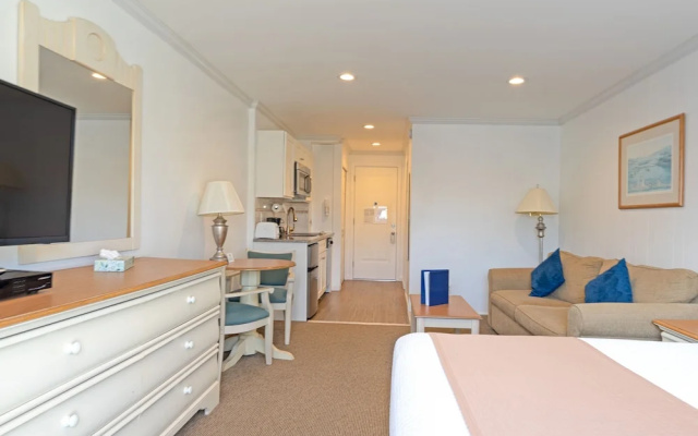 East Hampton House Resort