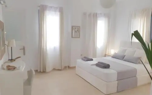 Thomas House Katapola Chora