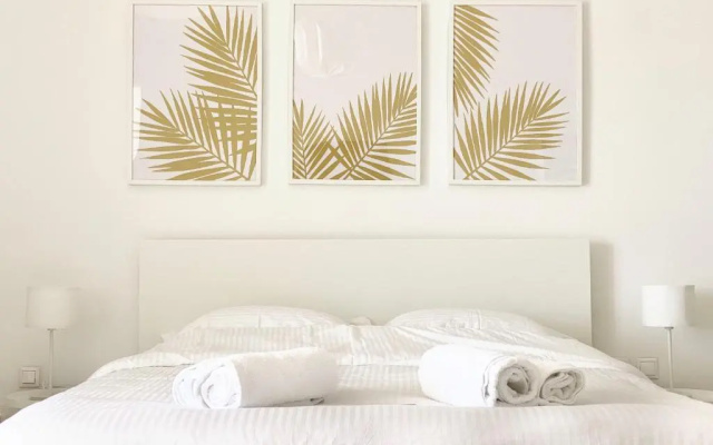 Palm Suite Yellow