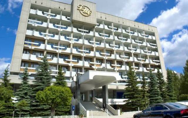 Гостиница ДИС вид на фасад