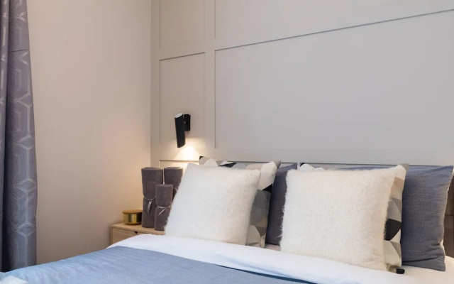 Luxury double room in West London home