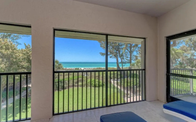Sea Grape Inn8- BEACHFRONT Property