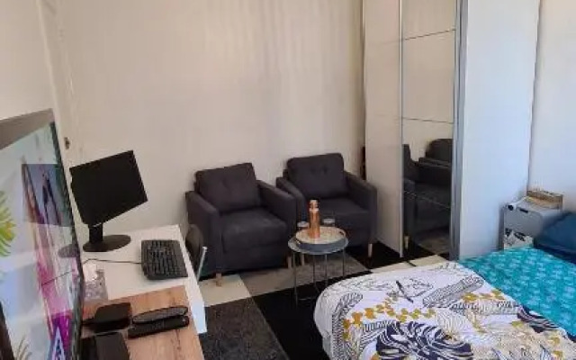 Grande chambre privative à 20 minutes de Paris