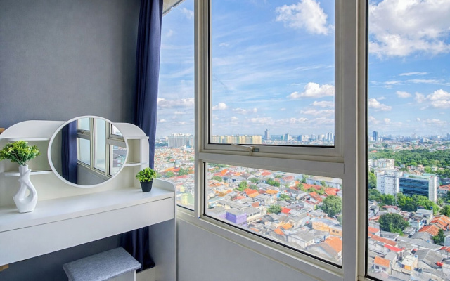 Clean Space And Well Located 2Br At Nifarro Park Apartment