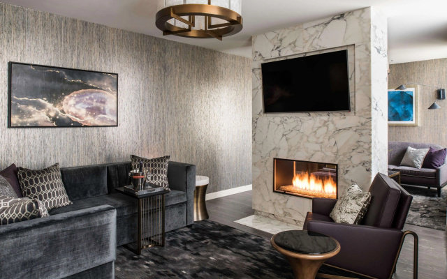 LondonHouse Chicago, Curio Collection by Hilton