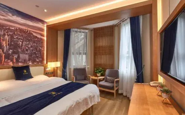 Super 8 Hotel (Beijing Qianmen Tiantan Park)