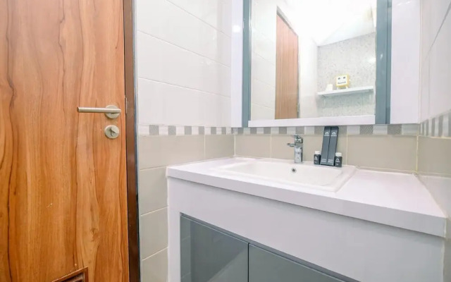 Nice And Comfortable 2Br Apartment At Royal Olive Residence