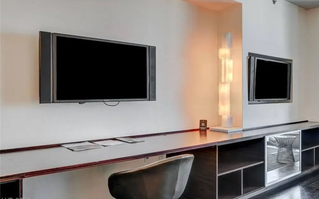 Stunning Strip-view Studio w/ Balcony Access 35308