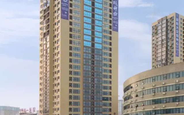 Vienna International Hotel (Shaoyang Dahan Pedestrian Street)