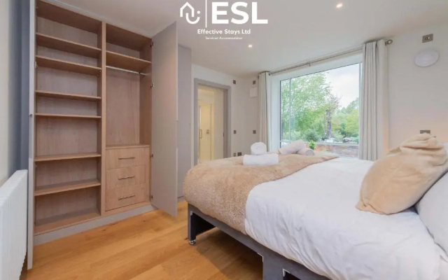 Luxury 2 Bedroom Church Apartment With Free Parking