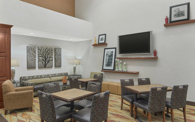 Hampton Inn & Suites Macon I-75 North