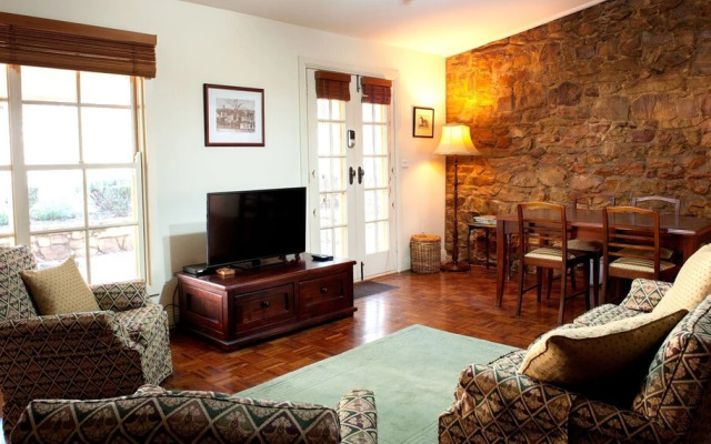 Byronsvale Vineyard and Accommodation