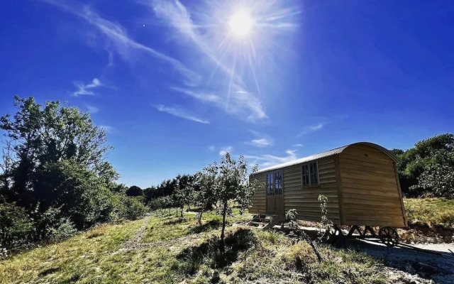 Robins Retreat - Orchard With hot tub - see Extras