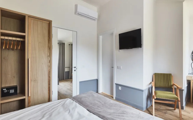 Wine & Pillow Hotel by Frapolli