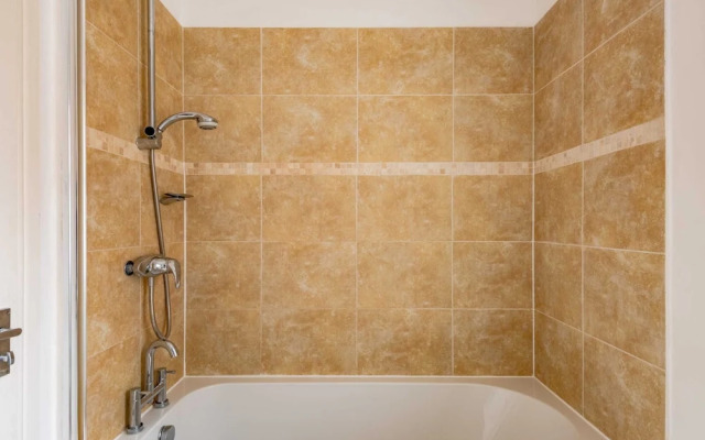 Bright and Spacious 2 Bedroom Flat