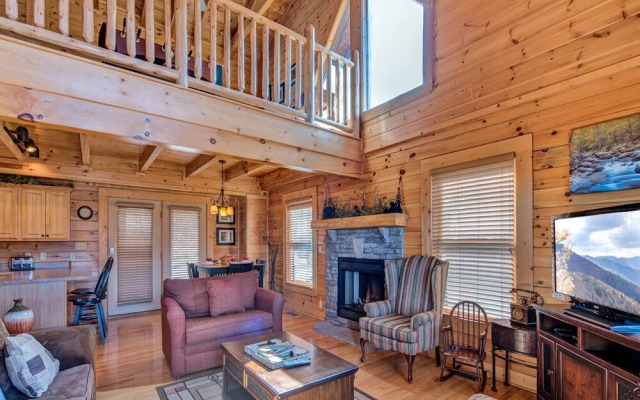 Misty Mountain Hideaway - Three Bedroom Cabin