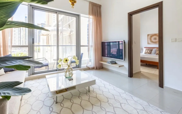 Flashy & Vibrant 1BR Apartment in Dubai Marina!