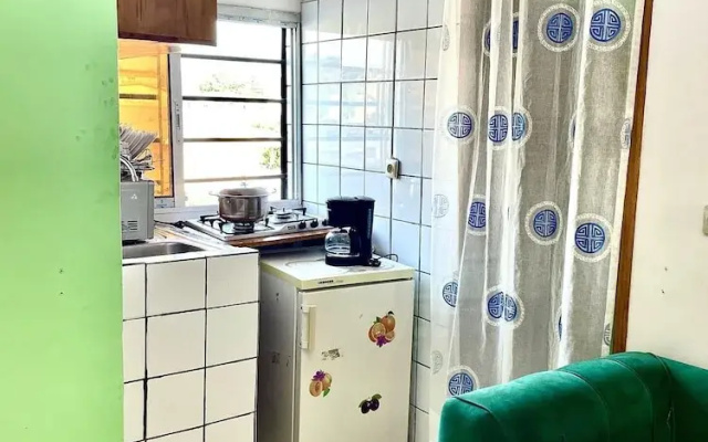 1 Bed Studio Sleeps 2 - Canal View, Wifi, Parking