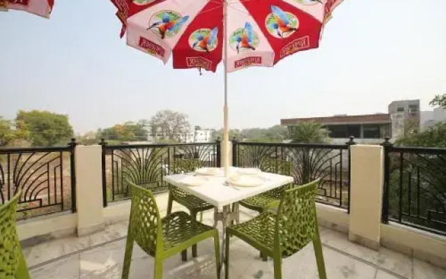 Royal Stay by OYO Rooms