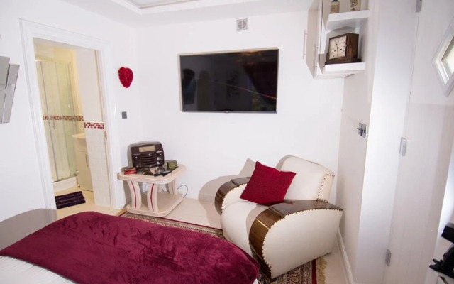 Clara Lodge Guesthouse