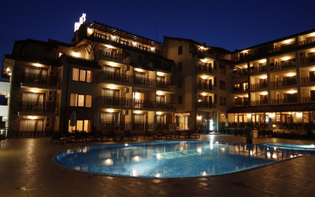 Отель Relax Holiday Complex & Spa вид на фасад