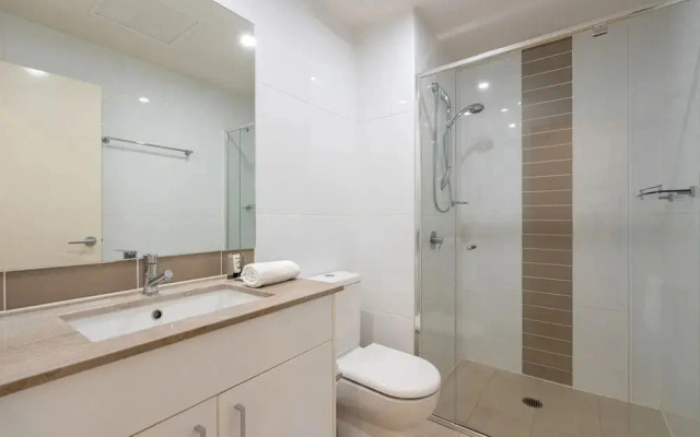 Bright 2-bed Flat Near City Amenities