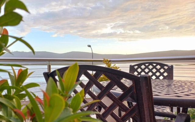 Phoenix Lodge and Waterside Accommodation