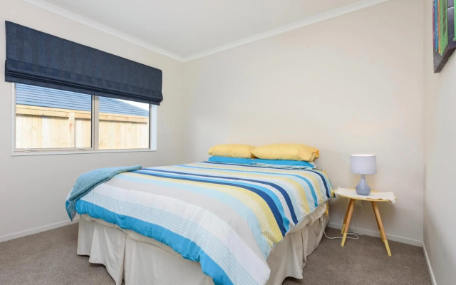 Modern Beach Break - Waihi Beach Holiday Home
