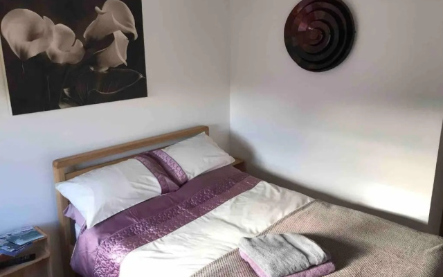 Exclusive double room, en-suite wet room Private entrance