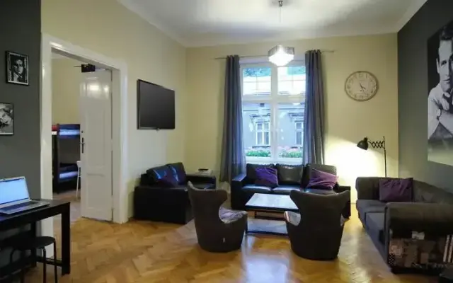 Hollywood Hostel