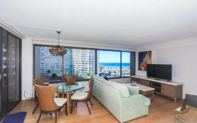 Discovery Bay One Bedroom Condos with Kitchen & Free Wifi!