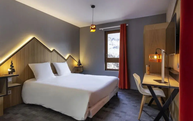 Отель Base Camp Lodge