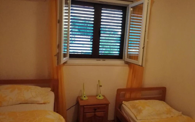 Charming 3-bed House in Viganj