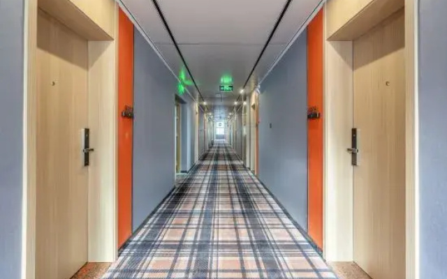 Huating hotel