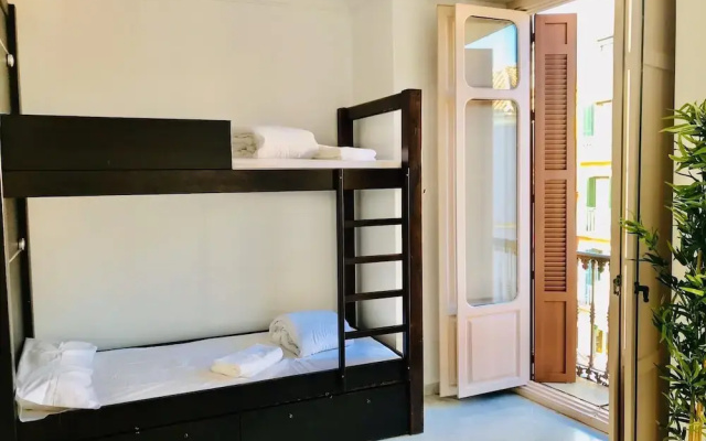 Malaka Room