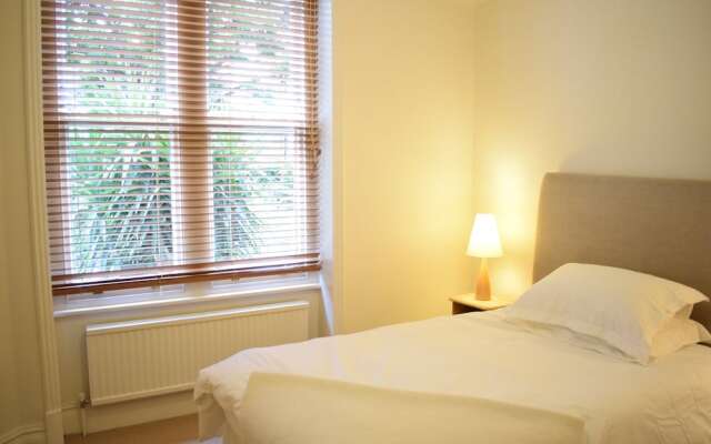 Отель 2 Bedroom Apartment Near Hammersmith Великобритания, Лондон - отзывы, цены и фото номеров - забронировать отель 2 Bedroom Apartment Near Hammersmith онлайн комната для гостей
