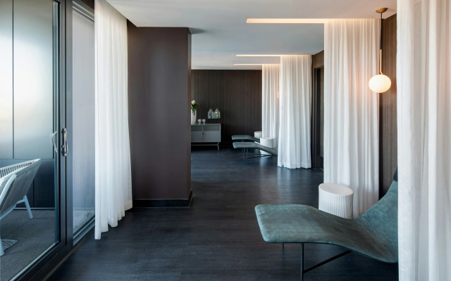 Amway Grand Plaza, Curio Collection by Hilton