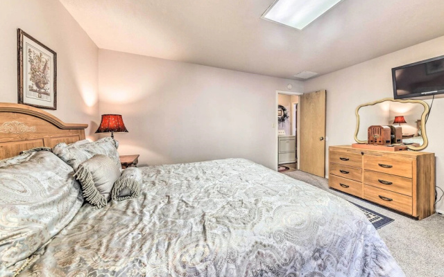 Dog-friendly Alto Escape w/ Hot Tub + Foosball!