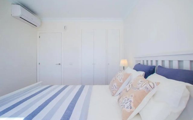 Flower Beach Suite 26
