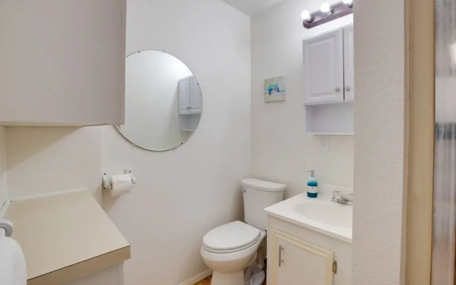 Bay City Vacation Rental Escape ~ 5 Mi to Marina!