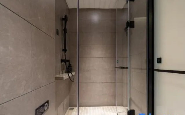 Atour Hotel Zhengzhou East Station East Plaza