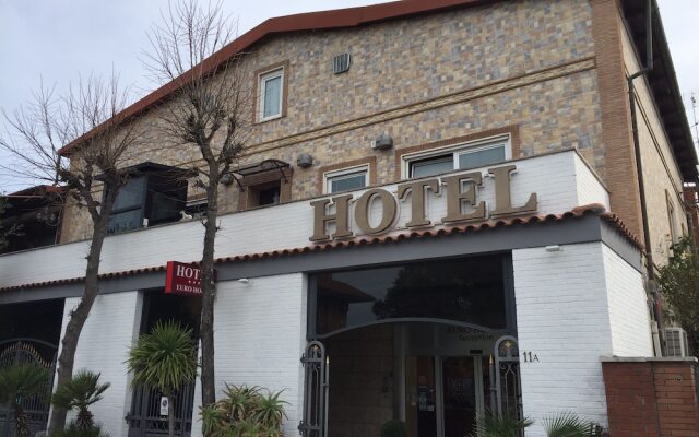 Отель Euro House Rome Airport Италия, Фьюмичино - 1 отзыв об отеле, цены и фото номеров - забронировать отель Euro House Rome Airport онлайн вид на фасад