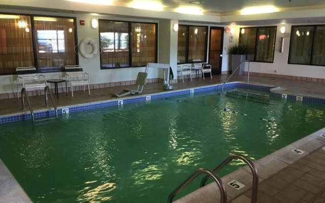 Courtyard By Marriott Boston Revere Hotel
