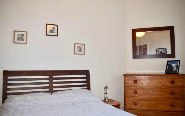 1 Bedroom Central Edinburgh Flat