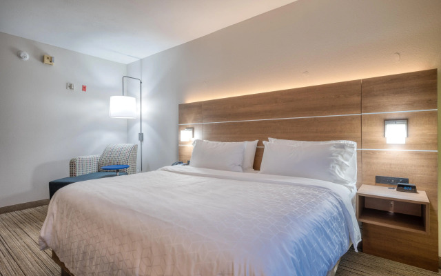 Holiday Inn Express Hotel & Suites Greenville by IHG