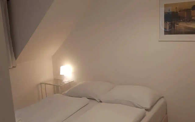 Bright and Cozy Studio Near City Center