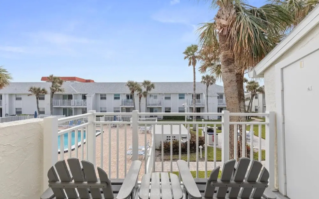Colony Beach Club 235