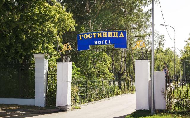 Гостиница Ял на Оренбургском тракте вид на фасад