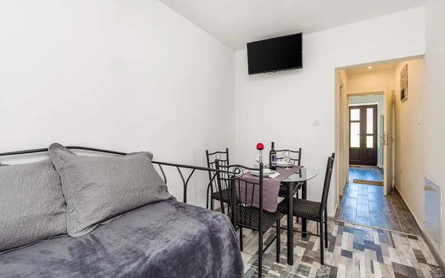 Awesome Home in Fuzine with Hot Tub, WiFi & 3 Bedrooms